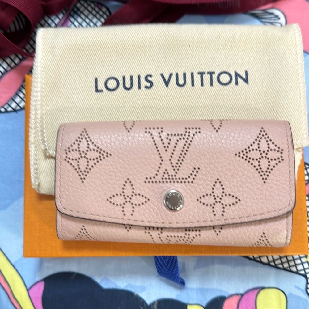 Lv limited edition cars key hold